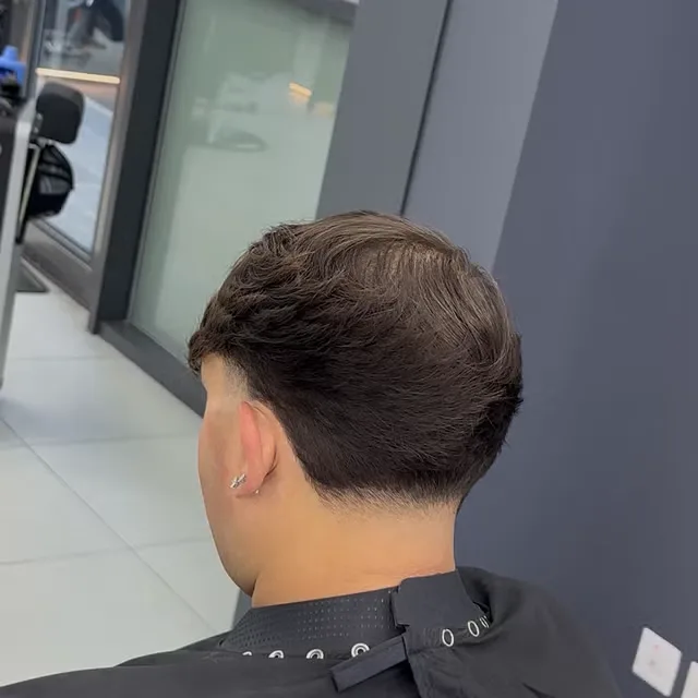 A clean tapered neckline finished by Abde